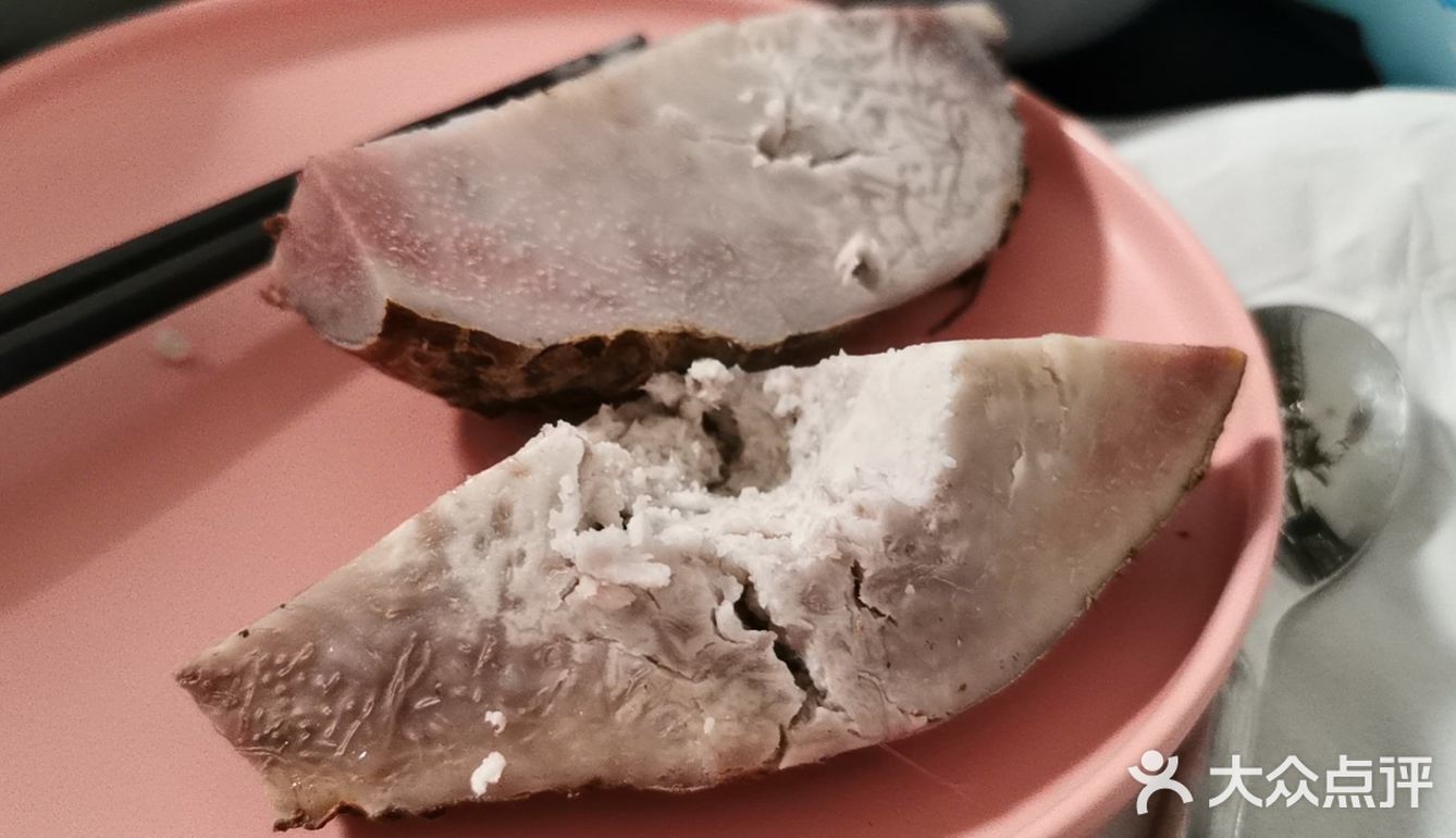 小火，一定要小火，我开中火就煎黑了。煎至金黄