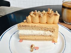 核桃戚风佐焦奶油-Be Lived Cafe比例咖啡(摩天轮店)