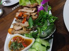 -Chom Cafe and Restaurant