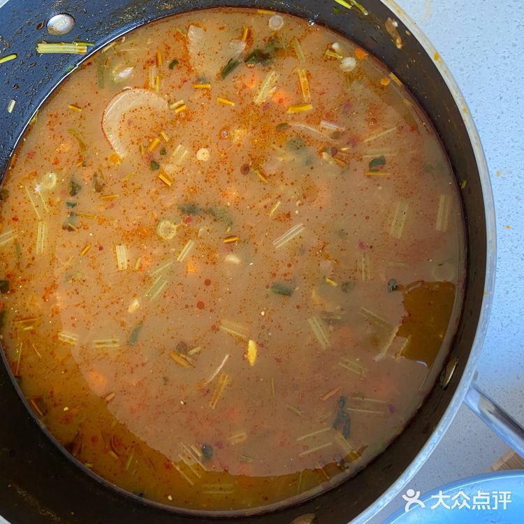 煮锅牛肉，搞个牛肉粉。步骤和之前奶奶做的羊肉粉差不多