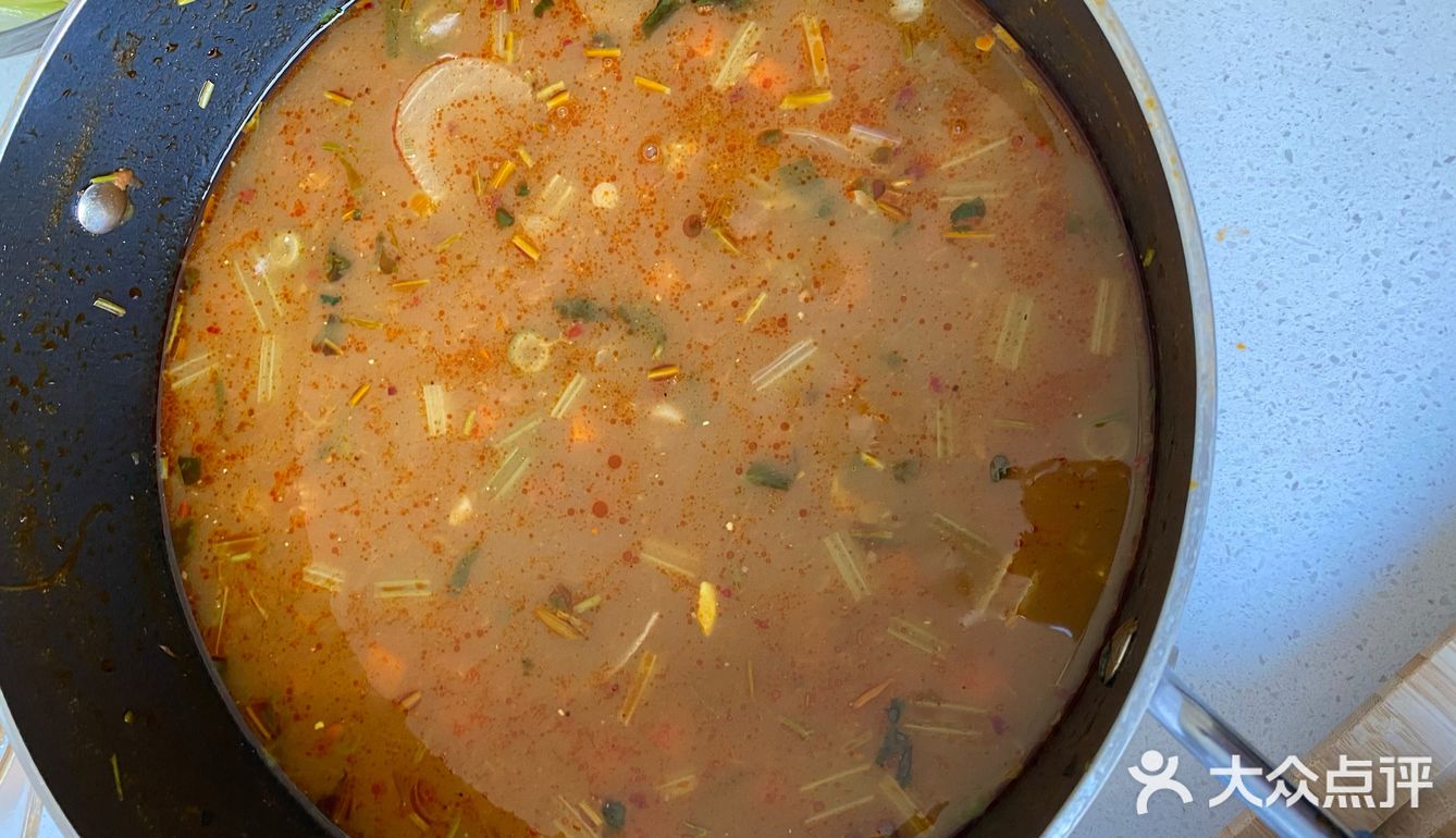 煮锅牛肉，搞个牛肉粉。步骤和之前奶奶做的羊肉粉差不多