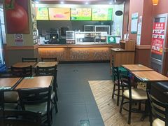 -斯普瑞斯奥特莱斯