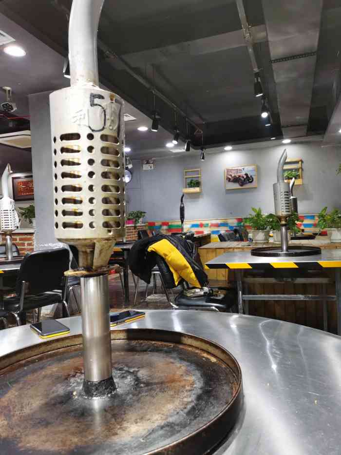 爽哥地锅烤肉-"「奥尔良鸡翅」阉的非常入味「特色羊排肉.