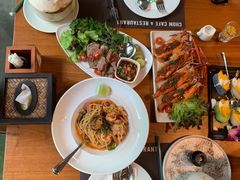 -Chom Cafe and Restaurant