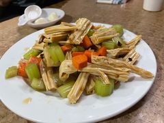 凉拌芹菜腐竹-砂锅店
