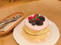 杂莓酸奶油松饼-無早咖啡