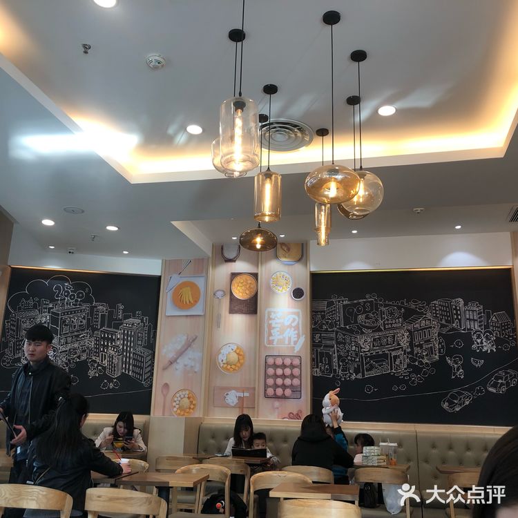 沐浴着阳光，吃了甜品，让节奏放慢