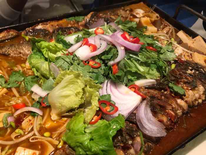 馋嘴猫烧烤烤鱼-"很好找,店面就直对弄堂,上下两层,外面也.