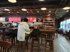 大堂-星巴克臻选(青岛麦凯乐分店)