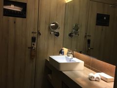 -西安大雁塔科技大学地铁站亚朵酒店