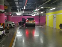 -白玉兰广场停车场