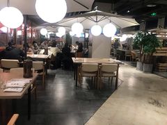 大堂-日进一片海.生腌海鲜火锅.宵夜烧烤(三里屯总店)