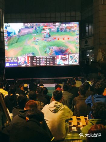 英雄集结～日月光英雄联盟嘉年华座无虚席