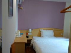 -7天连锁酒店(上海徐家汇龙华路地铁站店)