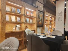 -新华里咖啡书吧(新华书店小寨店)
