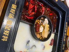 -老牌坊云南鱼豆花火锅(嵩山店)
