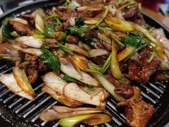 铁板炙烤坝上羊肉羊肉-那家小馆•北京菜•烤鸭(香山店)