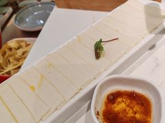 -洪氏嗨捞·广东猪肚鸡·椰子鸡火锅(西咸万象城店)
