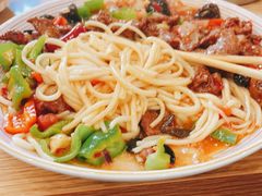 -歹歹的加个面过油肉拌面