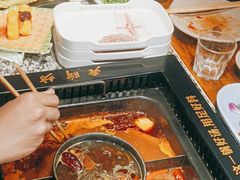 -老牌坊云南鱼豆花火锅(哈西万达店)