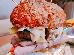 双蛋指椒牛肉汉堡-魏斯理汉堡(西安沣东吾悦店)