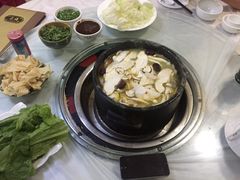 -南渝食府.墨脱石锅松茸鸡