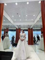 -现代经典婚纱摄影