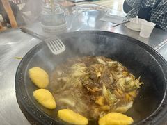-粘豆包柴火铁锅炖
