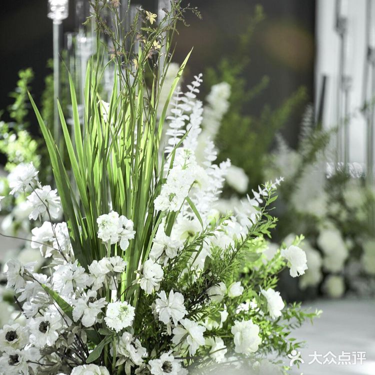 最受欢迎的韩式白绿色婚礼