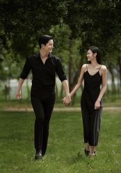 -喜爱高定婚纱摄影