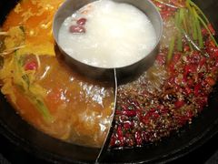 渝涯生铁鸳鸯锅-渝涯重庆豆花老火锅(中赢国际店)
