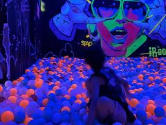 -爱蹦iBOON蹦床运动馆(江汉店)