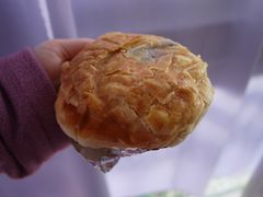 红豆菠萝包-老佛爷饼店