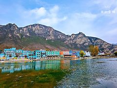 -百里峡七彩艺术小镇