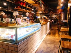 面包甜点陈列柜-Common Table · Brunch & Coffee
