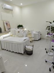 -苗方清颜专业祛痘·皮肤管理