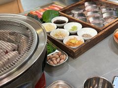 -围炉肉舍•炭烤活鳗•丹东海鲜烤肉(步行街店)