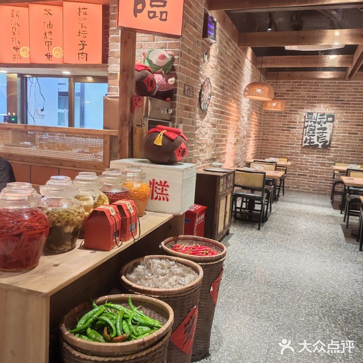 在烟台山的一家湖南菜，用餐环境很舒服，菜闻起来很香