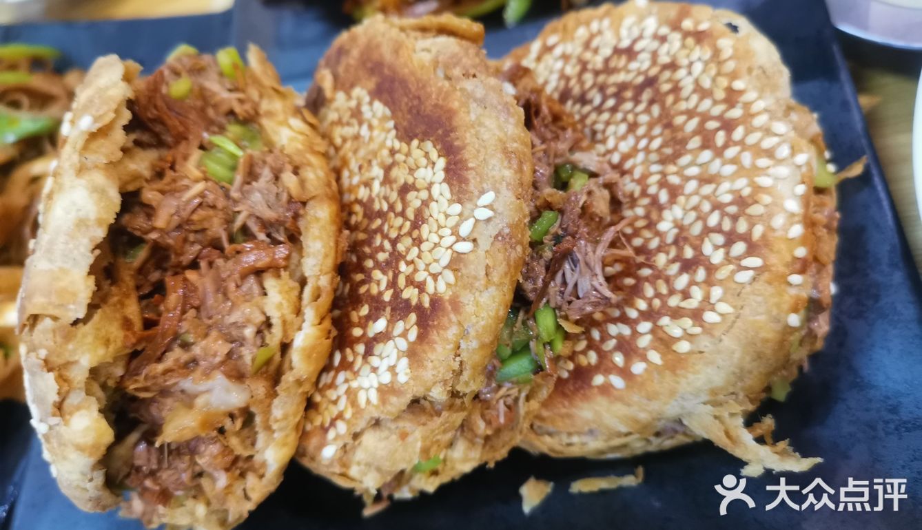 提议加一点豆瓣酱回锅，结果放了泡椒含量大的调料