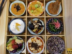 九宫格（盲盒）-轻蔬不用等·素食(江苏路店)