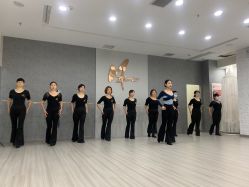 -胡贝儿形体礼仪女子学堂