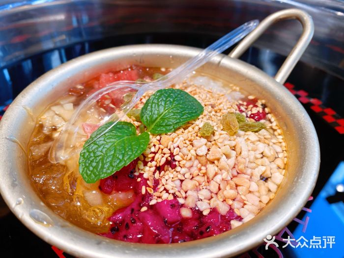 贤合庄卤味火锅(皇后公园旗舰店)红糖冰粉图片