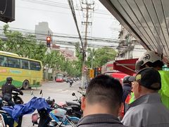 -晶牌烤鸭(延吉东路557弄小区店)