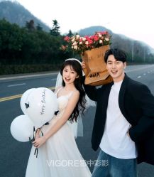 -雪中彩影婚纱摄影·微光艺术中心