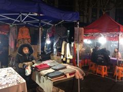 -吴山路夜市