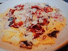 -ROAST coffee & eatery