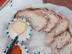 三种酱配酸面包-Mesa Madre梅萨妈妈·Bintana(国贸店)