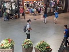 -东荟城名店仓