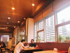 靠窗位-郭巨人农家食堂(南部商务区店)