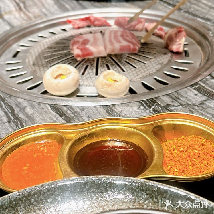 烤肉配石锅拌饭